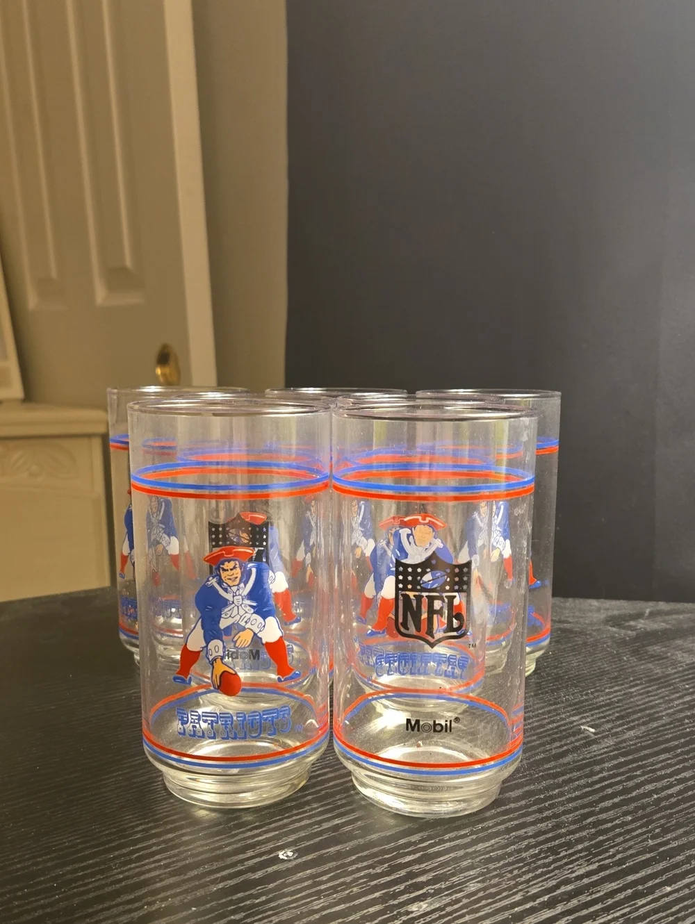 7 NFL Vintage Mobil Collectible Glasses - Blue & Red Patriots